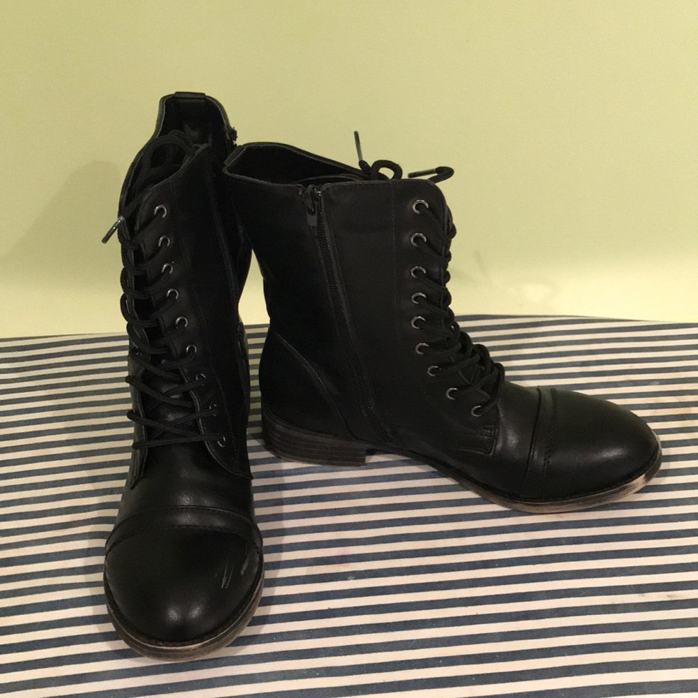 Combat boots